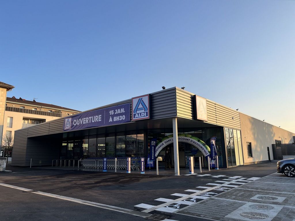 Surface commerciale en ossature bois réalisée à Estrablin (38)