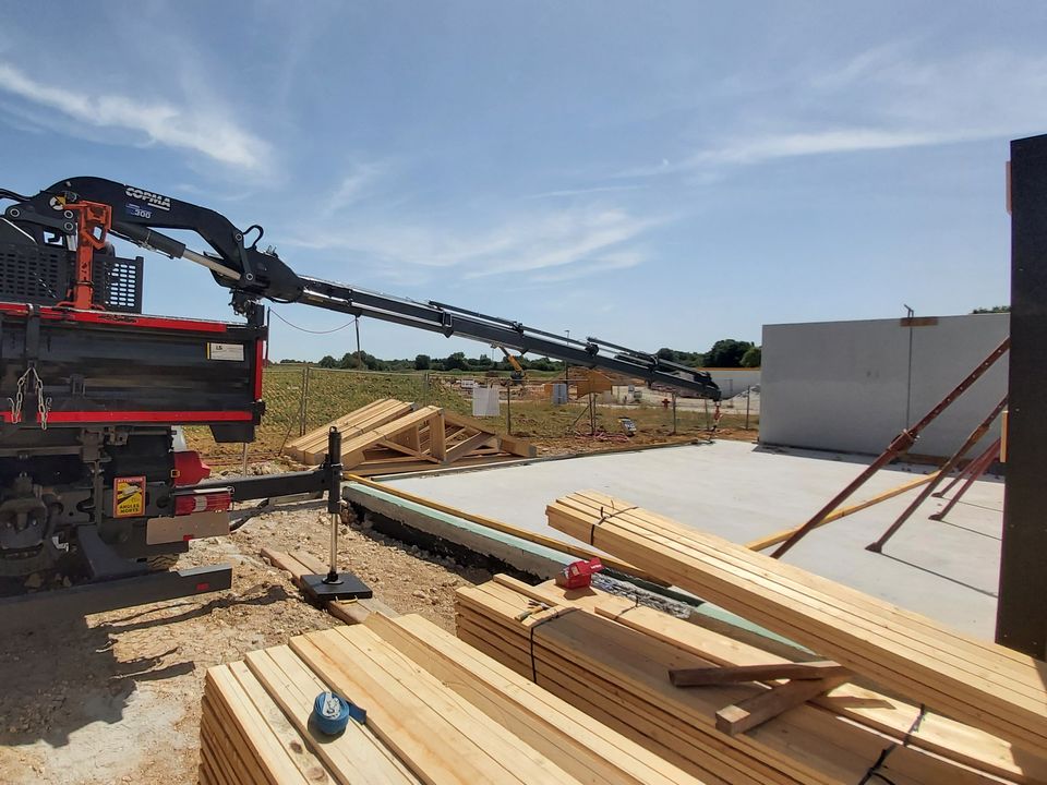 Levage de logements collectifs en cours à Fontaine-le-Comte (86)